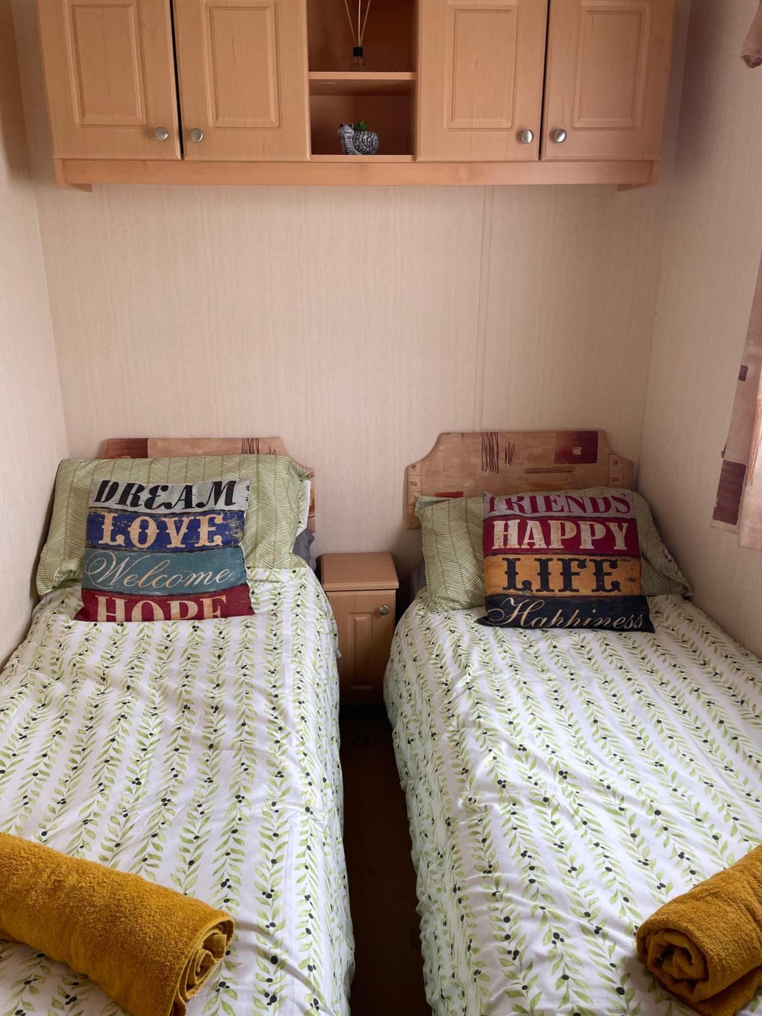 Cozy Camber Caravan 3 Bedroom Retreat With Decking Rye Luaran gambar